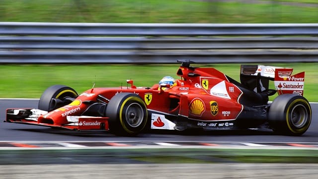 ferrari-490617_640