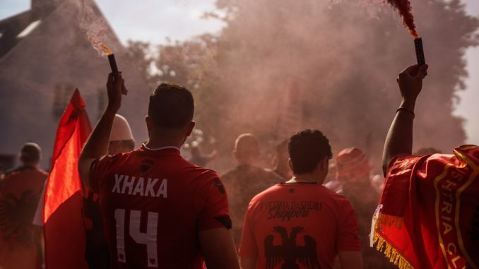 Vik fans firar över 235 215 inlägg i forumet Vik fans firar över 235 215 inlägg i forumet illustration